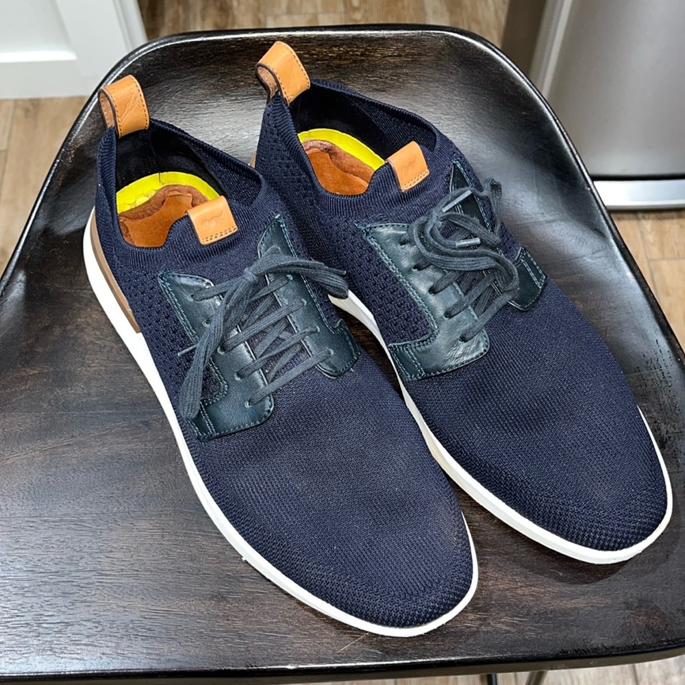 Wolf & Shepherd navy unisex shoes